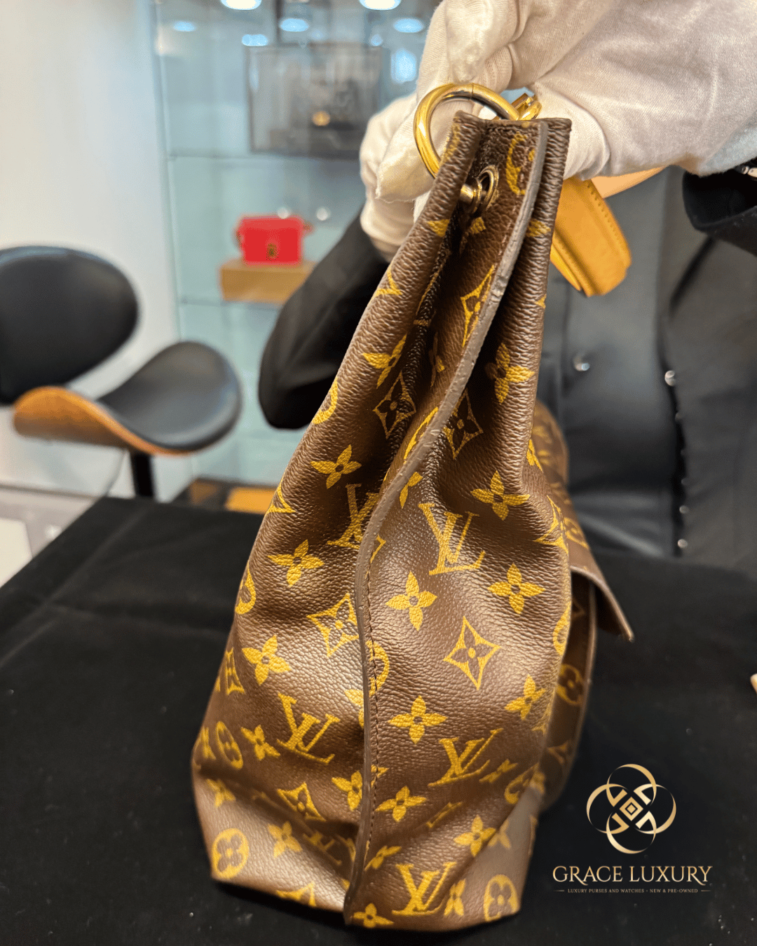 Louis Vuitton Hobo Metis Monogram