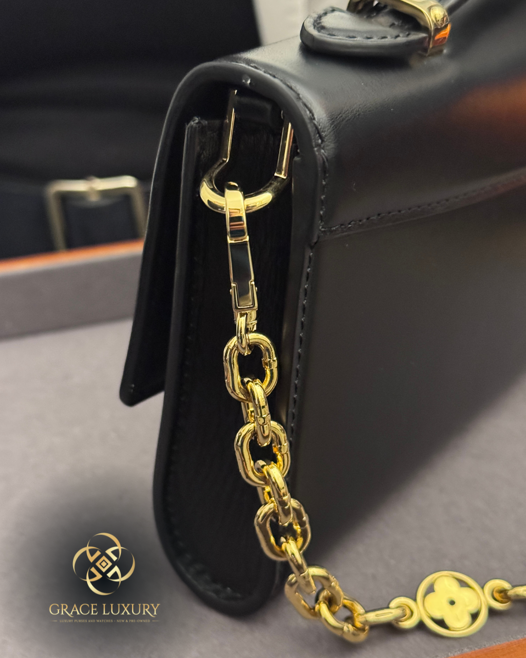 Louis Vuitton Wallet Chain Capucines Leather