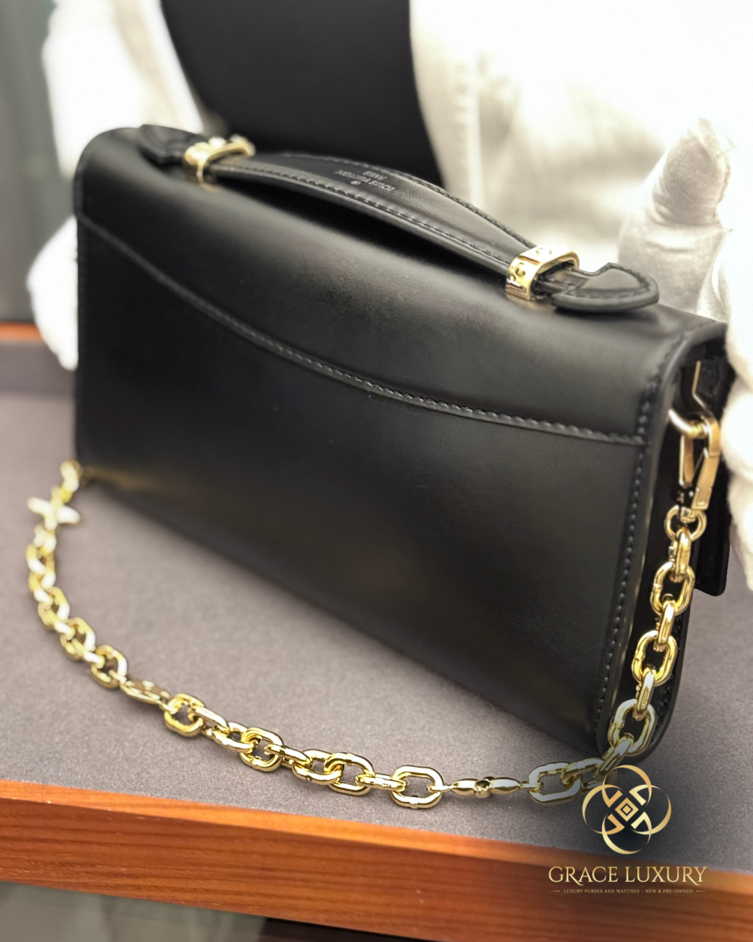 Louis Vuitton Wallet Chain Capucines Leather
